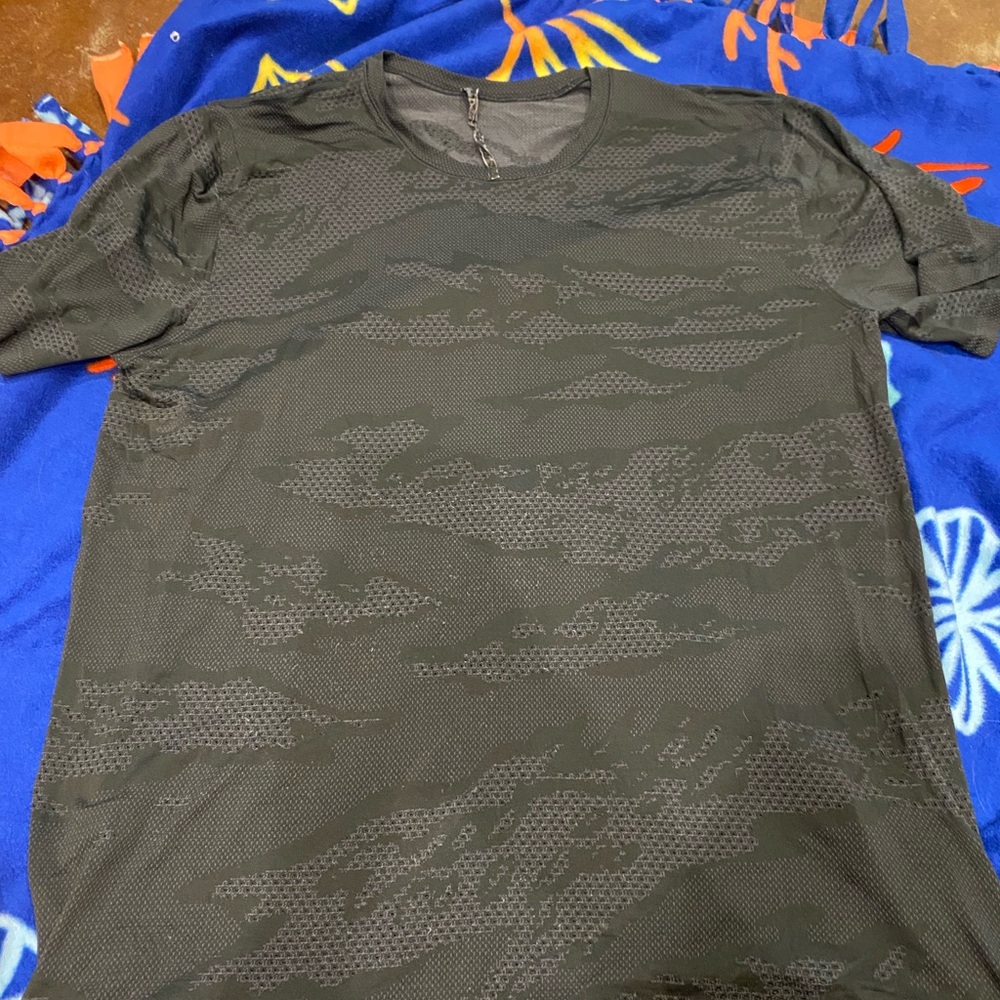 Lululemon Athletica Black Short Sleeve Tee